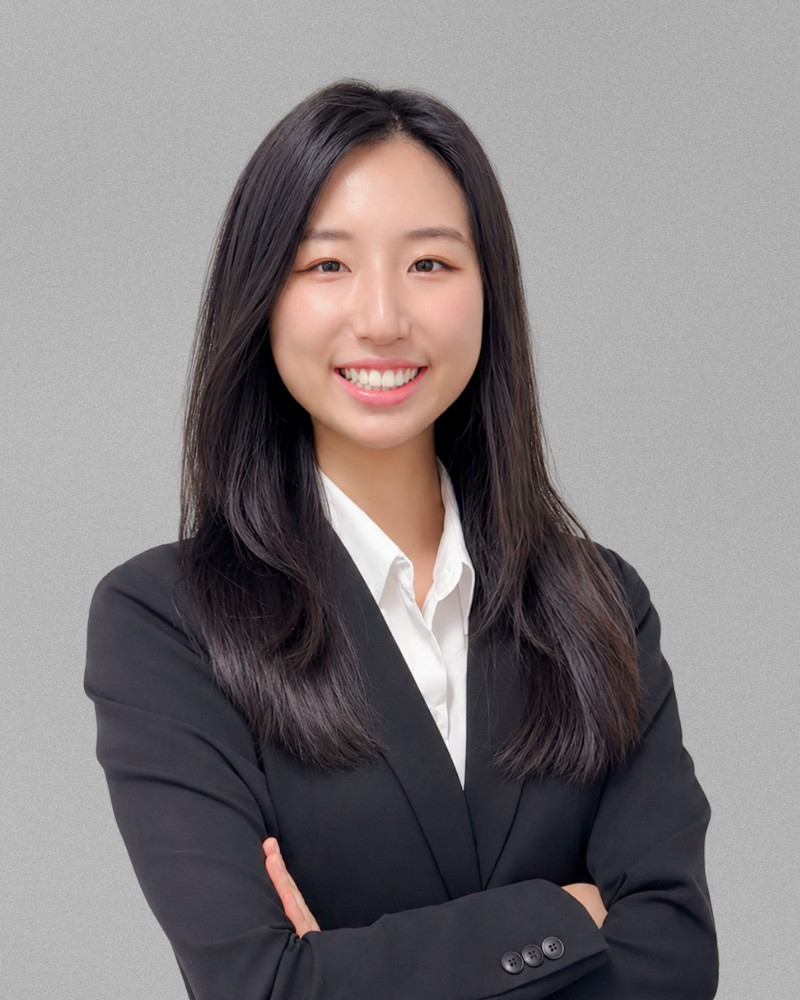 Ginny Website Bio (Photo) (800 x 1000 px) (1)